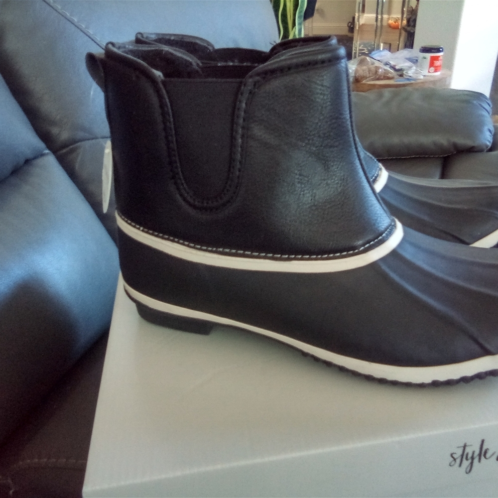 Weatherproof Boots - Picture 2 of 5